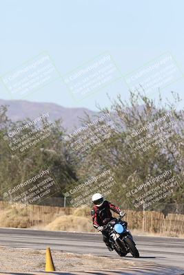 media/Dec-01-2025-Moto Forza (Mon) [[2daa91e15f]]/3-Beginner Group/Session 3 (Turn 3)/